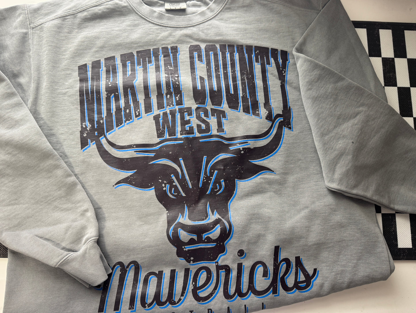 LARGE. CREWNECK. (Small stain-see picture)